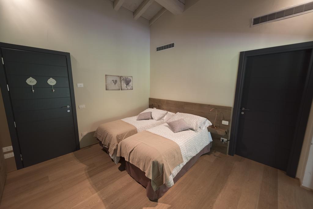 Agriturismo Locanda Del Pesco Collebeato Rum bild